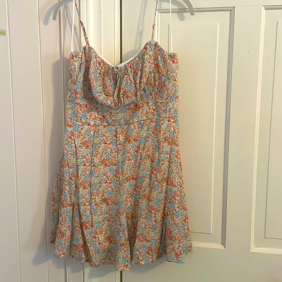 Francesca's Collections Dresses & Skirts - Dress from “Francesca’s” size large (6-8) floral print. Ruched front